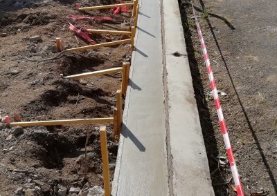 Seuil en béton armé. Portail coulissant.