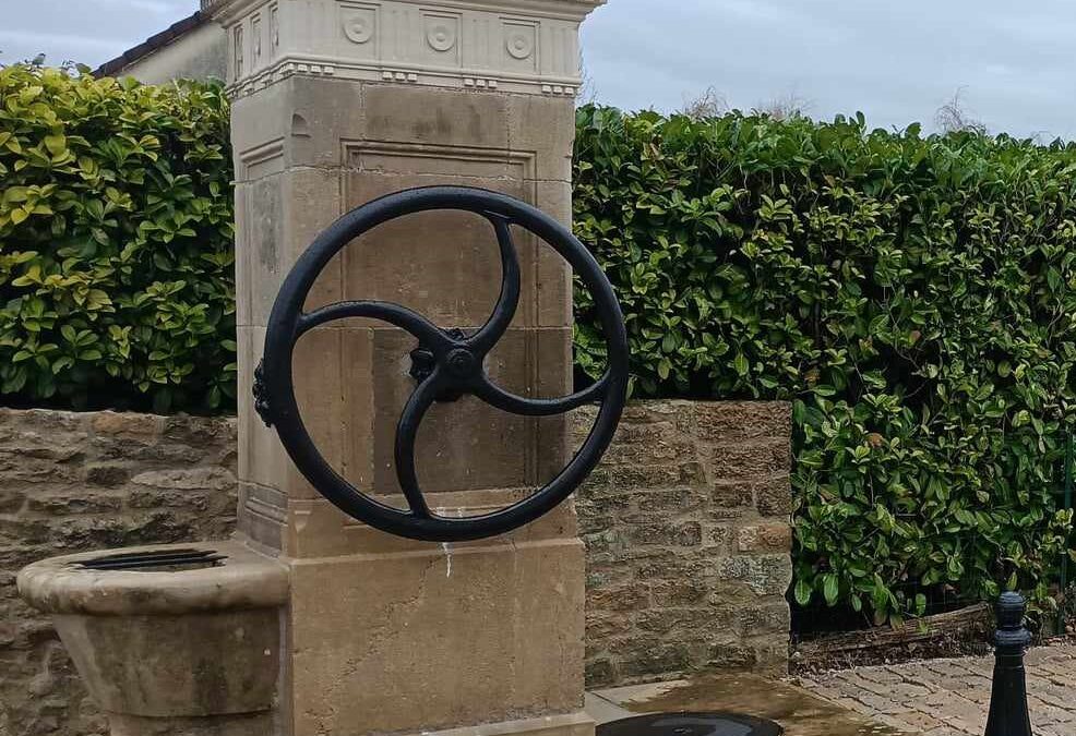 Restauration de la fontaine du bas et du puits, Clans 70.