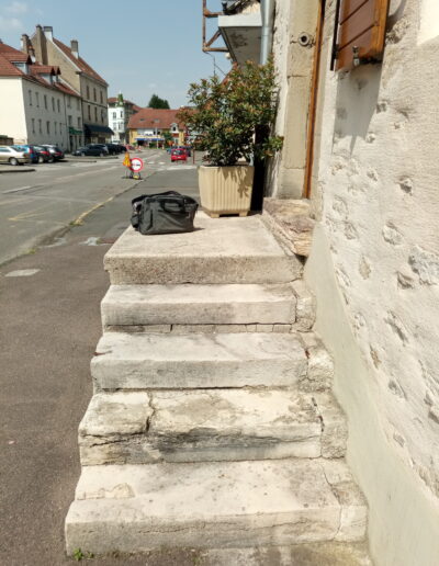 Avant - Escaliers en pierre - Isle Sur le Doubs (25)