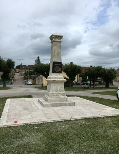 Monument aux morts Authoison - Artisan T2P
